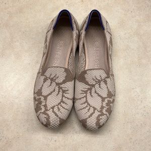 EUC Rothy’s Petal Grey Floral Loafers sz 7.5
